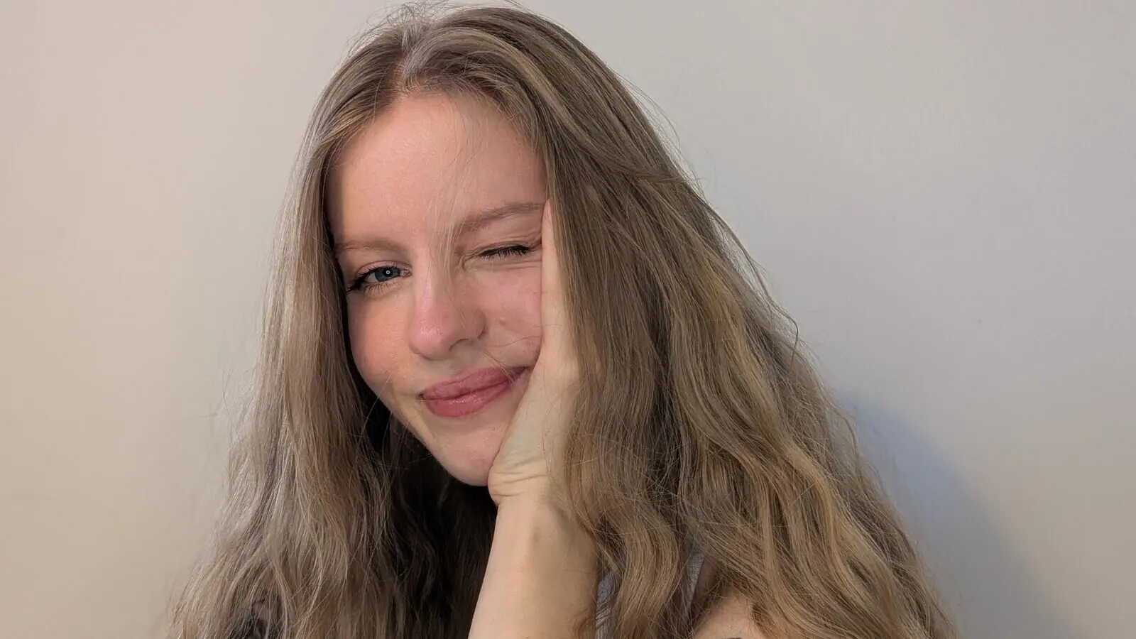 NikaCherie's chat room is %status%