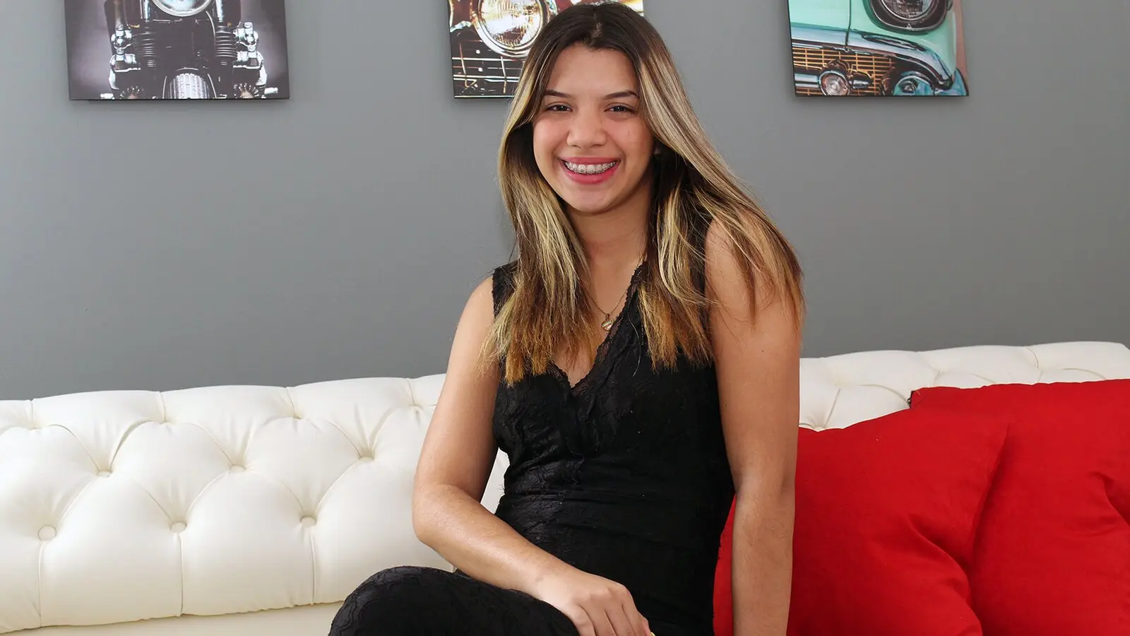 NinaKurt's chat room is %status%