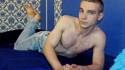 OliverSam's chat room is %status%