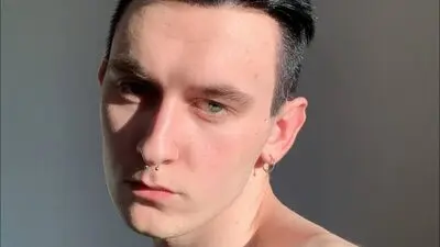 OstinSparks's chat room is %status%