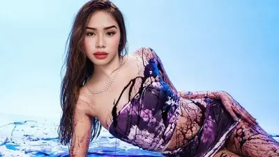 PoppyBananas's chat room is %status%