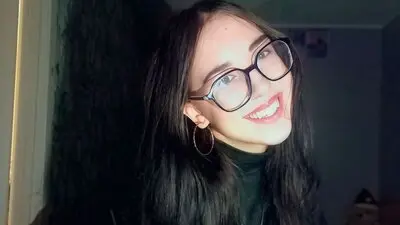 RaquelDelosrios's chat room is %status%