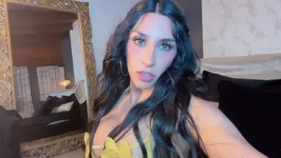 ReginaFereiraa's chat room is %status%