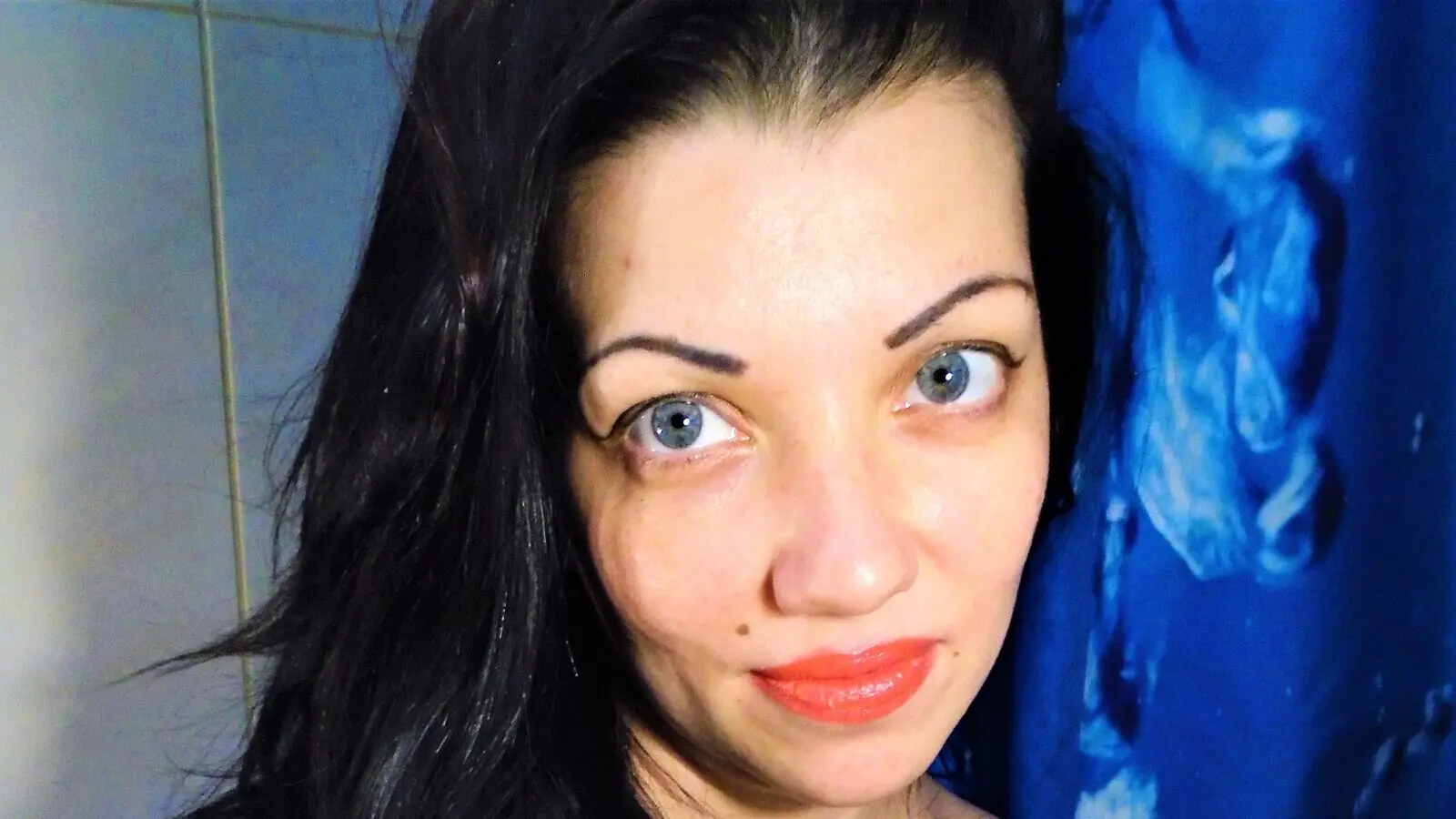 RosieRight's chat room is %status%