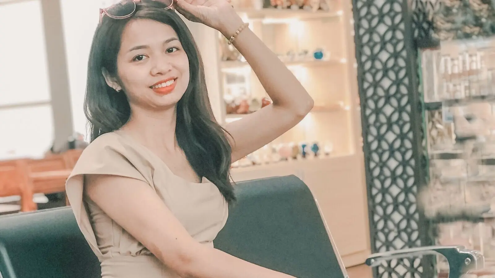 ScarlettMourin's chat room is %status%