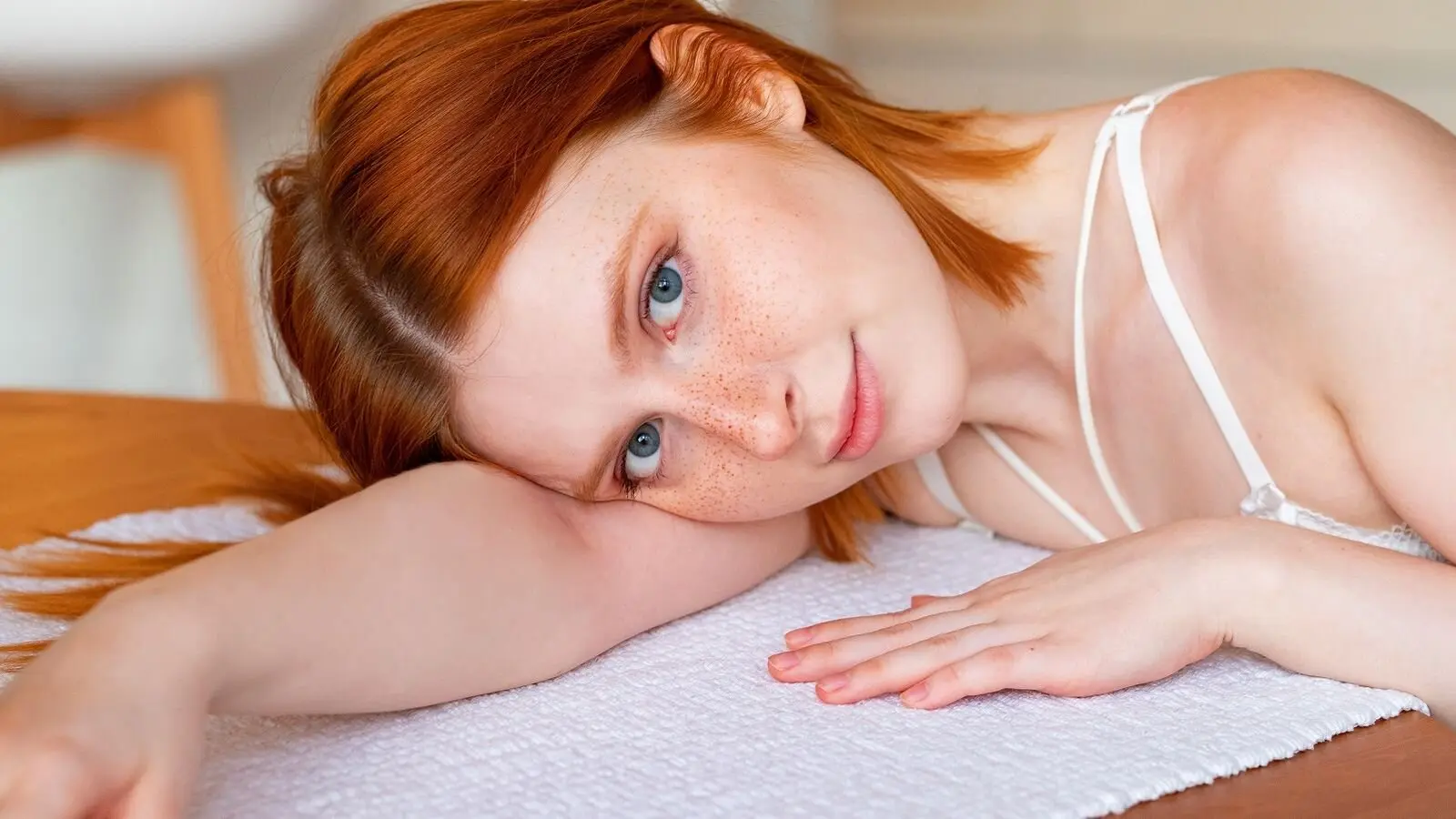 ShyCuteBrenda's chat room is %status%