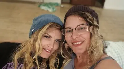SkyandGabby's chat room is %status%