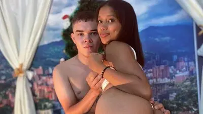 StellaAndTyrler's chat room is %status%