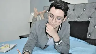 StivenMendes's chat room is %status%