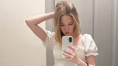 TarenCosier's chat room is %status%