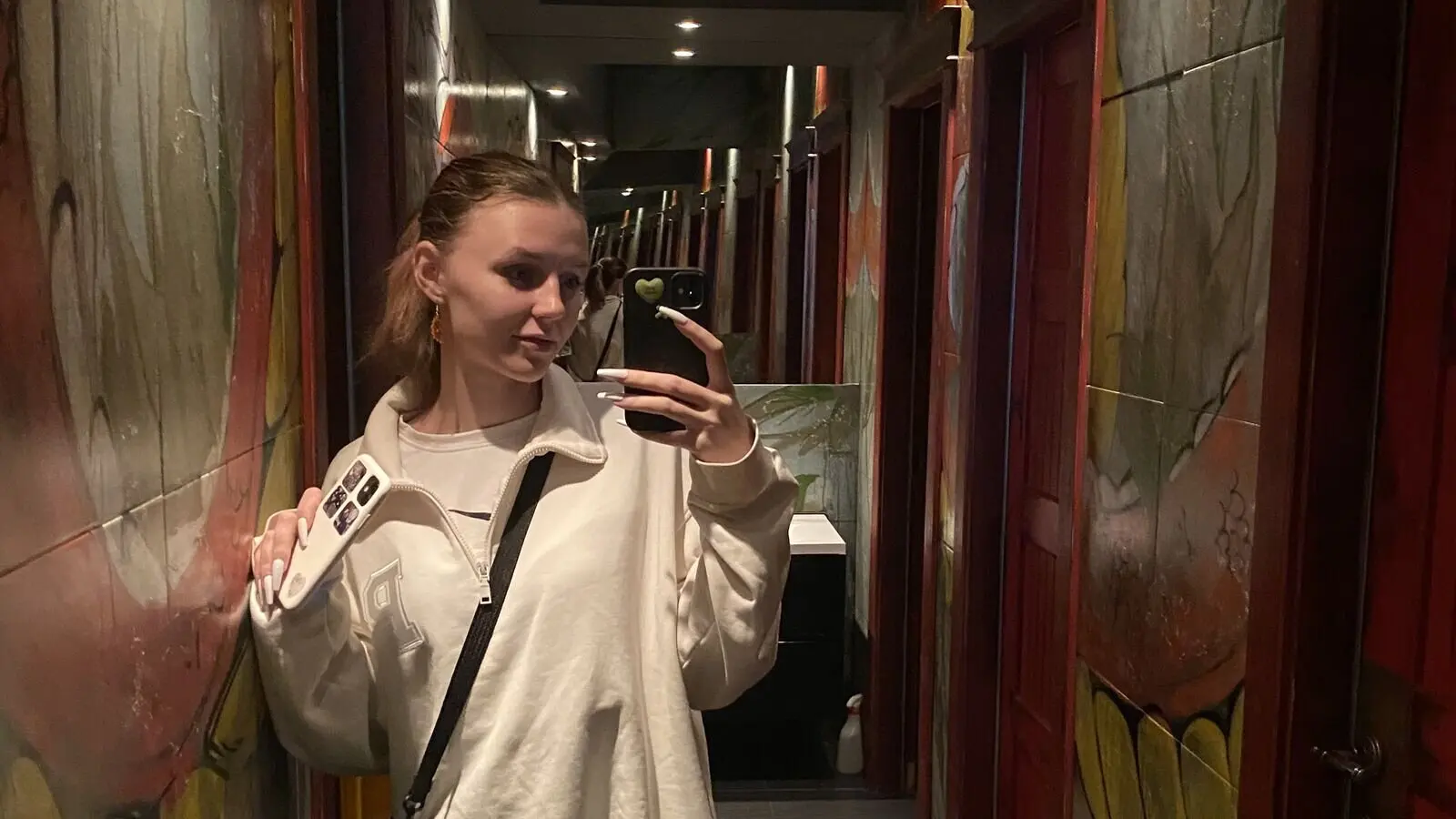 ToriDanceer's chat room is %status%