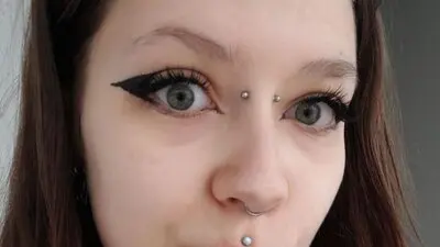 VeronicaAmazing's chat room is %status%