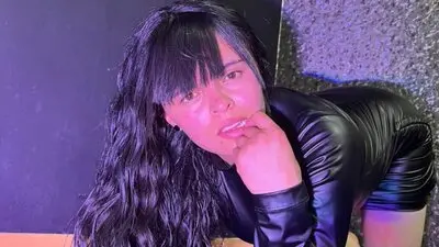 ViolettSnow's chat room is %status%