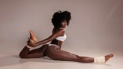 YaraDavis's chat room is %status%