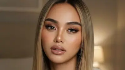 YoshiJenner's chat room is %status%